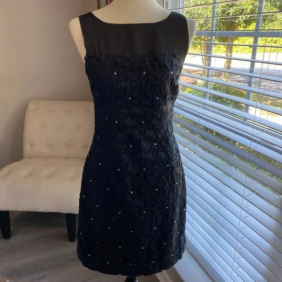 Sold!!!LILLY PULITZER BLACK DAISY FULTON EYELET DRESS SZ 2 - Picture 2 of 16